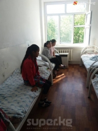 Баткенде ууланган окуучулардын саны өстү, бири жандандыруу бөлүмүнө жаткырылды