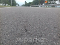 Өткөн жылы аяктаган Бишкек-"Манас" аэропорту жолунда жаракалар пайда болду