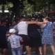 Бишкекте 2 аял аттракционго кезек талашып мушташты. Милицияга эч ким арыз менен кайрылган эмес