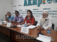 Сокулук районунда көлмөгө ташталган чочконун кыгынан балыктар ууланып, айылдыктар нааразы болууда