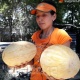 Бул жылы мөмө-жемиштердин баасы өткөн жылга салыштырмалуу 10-15 сомго кымбат, базардан фоторепортаж