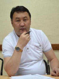 Текебаевдин жактоочусу: "Менин айымдан уулумду кызматтан кетиришти"