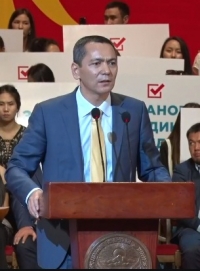 Өмүрбек Бабанов президенттик шайлоого өзүн өзү көрсөтүү жолу менен катышат