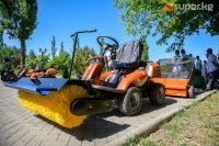 Бишкек мэриясы эс алуу бактарын иретке келтирүүчү атайын техникаларды сатып алды (фото)