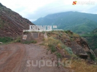 ЭЛДИК КАБАР: Кара-Кулжа-Алайкуу унаа жолуна жазында түшкөн таш азыркыга чейин алынбай жатканын айтат окурман