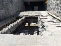 Заара толтурулган желим бөтөлкөлөр филармониянын жанындагы өтмөктөн табылды. Аны 3 КамАЗга жүктөп алып кетишти (фото)
