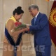 Бүгүн президент Алмазбек Атамбаев өлкөдөгү 141 адамга мамлекеттик сыйлык тапшырууда (тизме)