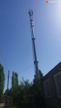 Кербен шаарынын мэри: "Антеннадан радиациялык зыян тартып жатабыз деген тургундар курулушка өздөрү макулдук беришкен"