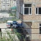Бишкекте курулуп жаткан көп кабаттуу үйдөн 2 адам кулап, бири көз жумду