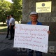 Бишкекте Өмүрбек Текебаевди тил сынагына катыштыруу талабы менен митинг өтүүдө