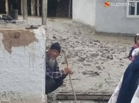Ош-Сары-Таш-Эркеч-Там унаа жолунда сел калдыктары жолду тосуп, үйлөрдү ылай суу каптады