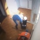 Казакстанда белгисиз адам мечиттердин биринде садагага чогултулган акчаны уурдап кетти