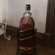 Айгүл Текебаева 2010-жылы Камчыбек Ташиев берген белекти көрсөттү