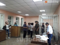 Райкан Төлөгөновдун сотунда күбө: "7-апрелде Төлөгөнов менен сүйлөшүп койгонум үчүн күбө катары суракка чакырылдым"
