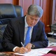 Президент Алмазбек Атамбаев өкмөттү отставкага кетирди