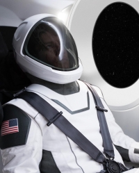 Ишкер Илон Маск анын SpaceX компаниясы тарабынан иштелип чыккан скафандрдын сүрөттөрүн жарыялады
