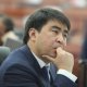 Жанар Акаев Сапар Исаковдон түрмөлөрдөн "кримтөбөлдөрдүн" эркиндикке чыкканы боюнча сурады