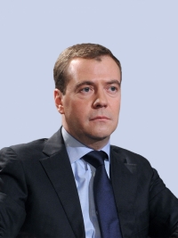 Дмитрий Медведев Сапар Исаковду премьер-министр болушу менен куттуктады