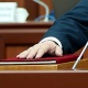 Бүгүн парламентте премьер-министр жана өкмөттүн мүчөлөрү ант беришет