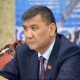 Интернетке Жогорку Кеңештин депутатынын айынан учак бир саатка кармалганы боюнча маалымат чыкты. Депутат жооп берди