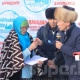 17 жыл унаа жууп, 4 баласын баккан Асыл Төлөевага кайрымдуу жарандар үйдүн ачкычын тапшырды