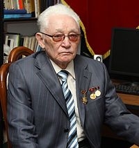 ЖЫЛНААМА, 15-ЯНВАРЬ: Залкар жазуучу Төлөгөн Касымбеков көзү тирүү болгондо 87 жашка чыкмак