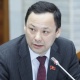 Депутат дүкөндөрдө мөөнөтү өтүп кеткен тамак-аштар арзан баада сатылып жатканын айтты
