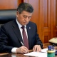 Сооронбай Жээнбеков "Калкка онкологиялык жардам кɵрсɵтүү жɵнүндɵ" мыйзамына кол койду
