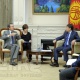 Сапар Исаков Дүйнөлүк банктын өкүлүнө "Таза коом" жөнүндө айтып берди
