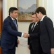 Президент премьер-министр менен Жогорку Кеңештин төрагасына аймактарды кантип өнүктүргөнү жатканын айтып берди