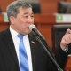 Депутат Момбеков: "Чыныбай Турсунбековдун "Өф түтүнү" өкмөттүн өпкөсүнө тийсе керек"