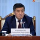 Сооронбай Жээнбеков миграциянын агымын токтотуу үчүн сүт сатууну сунуштады