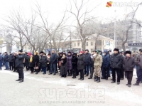 Депутат Ак Үйдүн алдына митингге чыккандардын маселесин угууну сунуштады