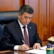 Жээнбеков айдоочулардын жана жөө жүргүнчүлөрдүн жоопкерчилигин жогорулаткан мыйзамга кол койду