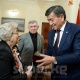 Жээнбеков бала кезинде Ленинград блокадасын башынан өткөргөн ардагер менен жолукту (фото)
