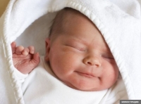 Жаңы төрөлгөн ымыркайларга сүйүнчү пул бериле элек. Министрлик сүйүнчү пулду жеңил жол менен алуунун жолдорун карап жатат