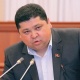 Депутат жергиликтүү чиновниктер өкмөттүн өкүлдөрүн жип унааларын ижарага алып тосуп жатышкандарын айтты