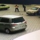 ЭЛДИК ВИДЕО: "Бишкекте бир адамды экөөлөп темир буюм менен сабап жаткандар видеого түшүп калган"