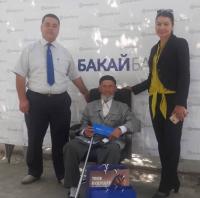 "Бакай Банк" өзүнүн 105 жаштагы аманатчысын Эл аралык карылар күнү менен куттуктады