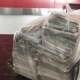 Кытайда таштанды тазалоочу 150 миң юань акча таап алып аны ээсине кайтарып, "сүйүнчүдөн" баш тартты