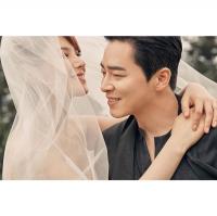 Түштүк кореялык ырчы Gummy менен актёр Чо Жоң Сок үйлөнүштү