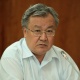 Экс-спикер Абдыганы Эркебаев: "Эски системдин бузулбай жатышына Жогорку Кеңеш менен өкмөттүн чабалдыгы себеп болууда"