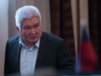 Экс-депутат Феликс Кулов: "Өкмөт башчы туруксуз болгону үчүн саясатчылар президентке кошомат кылышууда"