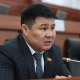 "Жалгыз учагыбыз чет өлкөдө ижарада. Аны да сатып жиберишкен окшойт". Тазабек Икрамов "Эйр Кыргызстандын" жетекчисинин жоопкерчилигин кароону кайра көтөрдү