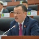 Депутат Жаза аткаруу кызматынын кызматкерлерине жаңы салынган үйлөрүндө жашоого уруксат берилбей жатканын айтты