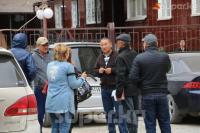 Бишкектеги курулуш компаниясы өзү курган 12 кабаттуу үйдүн нааразы болуп жаткан тургундарынын талабын аткарууга убада берди