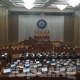 Эмгек жана социалдык өнүктүрүү министринин орду бош турганына байланыштуу парламент жөлөк пул боюнча мыйзамды күн тартибинен алып салды
