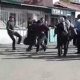 Өзгөндө таксисттер кардар талашып мушташты. Жабыркагандардын арасында бир аял бар