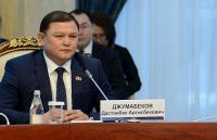 Жогорку Кеңештин төрагасы Дастанбек Жумабеков: "Иса Өмүркуловдун фракцияны жетектегени мыйзамдуу"