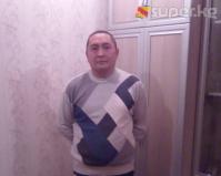 "Карышкыр кошунабыздын моюнунан тиштегенге аракеттенген". Майдан айылынын жашоочусу карышкырлардын айыл аралап элди талаганын айтып берди